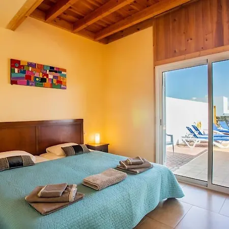Holiday home Aleksandra Spacious For 8 Guests, Heated Pool, Mountain Views *