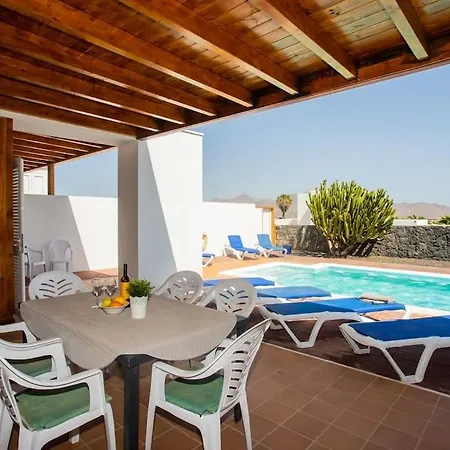Holiday home Aleksandra Spacious For 8 Guests, Heated Pool, Mountain Views Playa Blanca (Lanzarote)