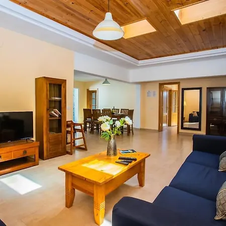 Holiday home Aleksandra Spacious For 8 Guests, Heated Pool, Mountain Views Playa Blanca (Lanzarote)