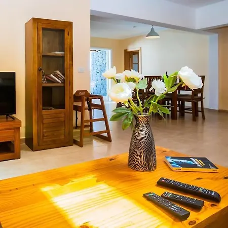 Aleksandra Spacious For 8 Guests, Heated Pool, Mountain Views Playa Blanca (Lanzarote)