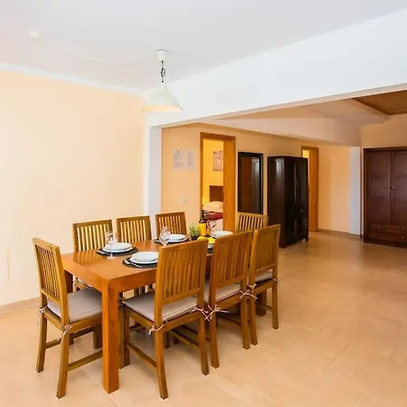 Holiday home Aleksandra Spacious For 8 Guests, Heated Pool, Mountain Views