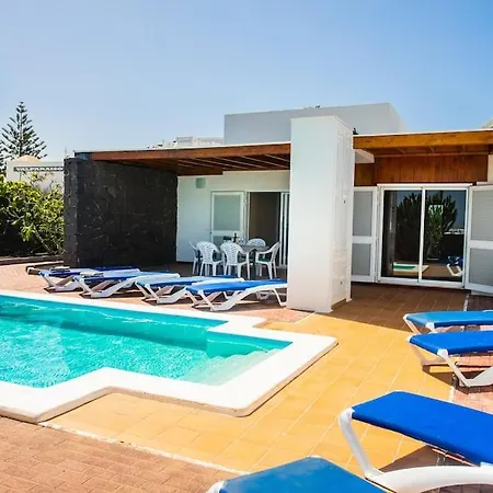 Holiday home Aleksandra Spacious For 8 Guests, Heated Pool, Mountain Views Playa Blanca (Lanzarote)