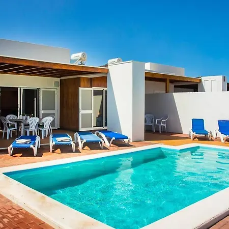 Aleksandra Spacious For 8 Guests, Heated Pool, Mountain Views Playa Blanca (Lanzarote)