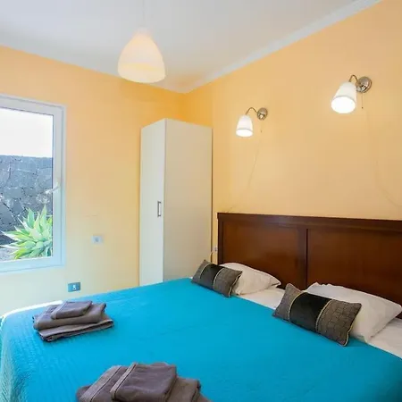 Holiday home Aleksandra Spacious For 8 Guests, Heated Pool, Mountain Views