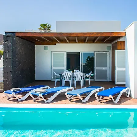 Aleksandra Spacious For 8 Guests, Heated Pool, Mountain Views Holiday home Playa Blanca (Lanzarote)