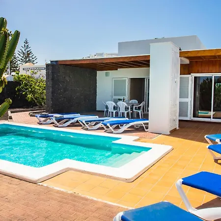 Aleksandra Spacious For 8 Guests, Heated Pool, Mountain Views * Playa Blanca (Lanzarote)