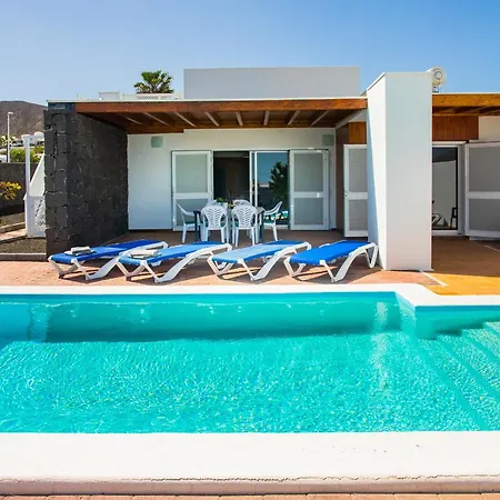 Holiday home Aleksandra Spacious For 8 Guests, Heated Pool, Mountain Views