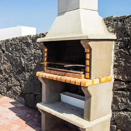 Aleksandra Spacious For 8 Guests, Heated Pool, Mountain Views Holiday home Playa Blanca (Lanzarote)