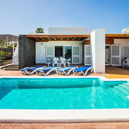 Holiday home Aleksandra Spacious For 8 Guests, Heated Pool, Mountain Views