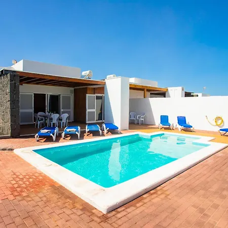 Aleksandra Spacious For 8 Guests, Heated Pool, Mountain Views * Playa Blanca (Lanzarote)