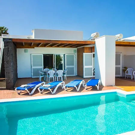 Holiday home Aleksandra Spacious For 8 Guests, Heated Pool, Mountain Views