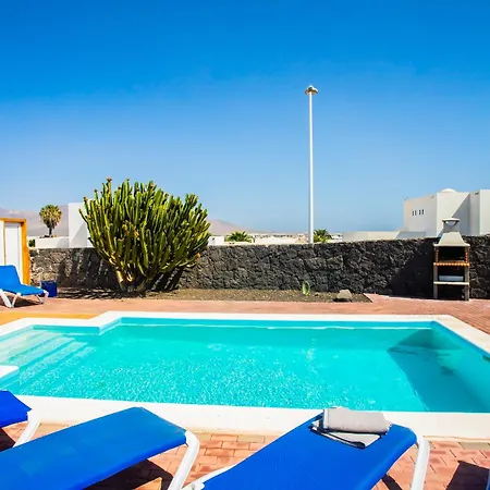 Aleksandra Spacious For 8 Guests, Heated Pool, Mountain Views Holiday home Playa Blanca (Lanzarote)