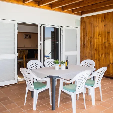 Aleksandra Spacious For 8 Guests, Heated Pool, Mountain Views Holiday home