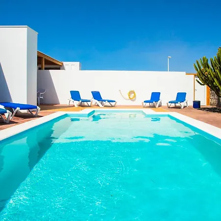 Aleksandra Spacious For 8 Guests, Heated Pool, Mountain Views Holiday home Playa Blanca (Lanzarote)