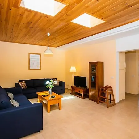 Dom wakacyjny Aleksandra Spacious For 8 Guests, Heated Pool, Mountain Views