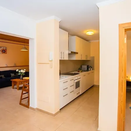 Vakantiehuis Aleksandra Spacious For 8 Guests, Heated Pool, Mountain Views *