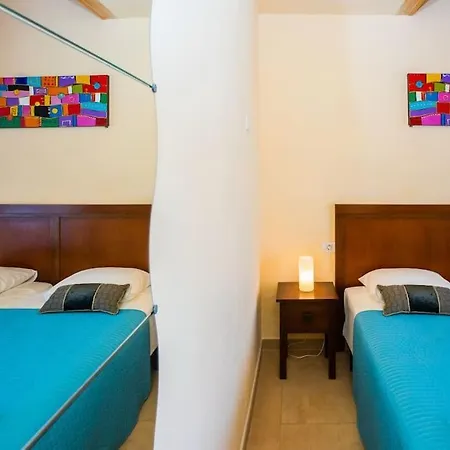 Aleksandra Spacious For 8 Guests, Heated Pool, Mountain Views Dom wakacyjny *