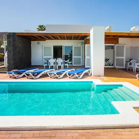 Aleksandra Spacious For 8 Guests, Heated Pool, Mountain Views Dom wakacyjny Playa Blanca (Lanzarote)